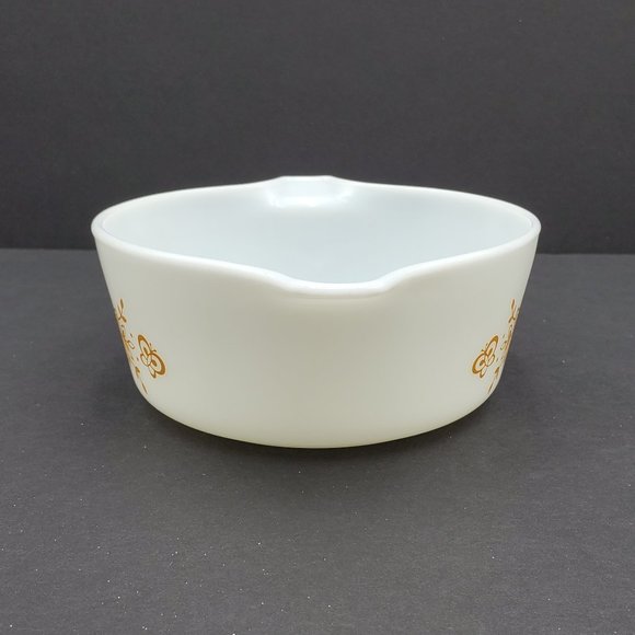 Pyrex 472-B 750 ml Butterfly Gold Casserole Dish Gold on White Baking Dish - Picture 4 of 8